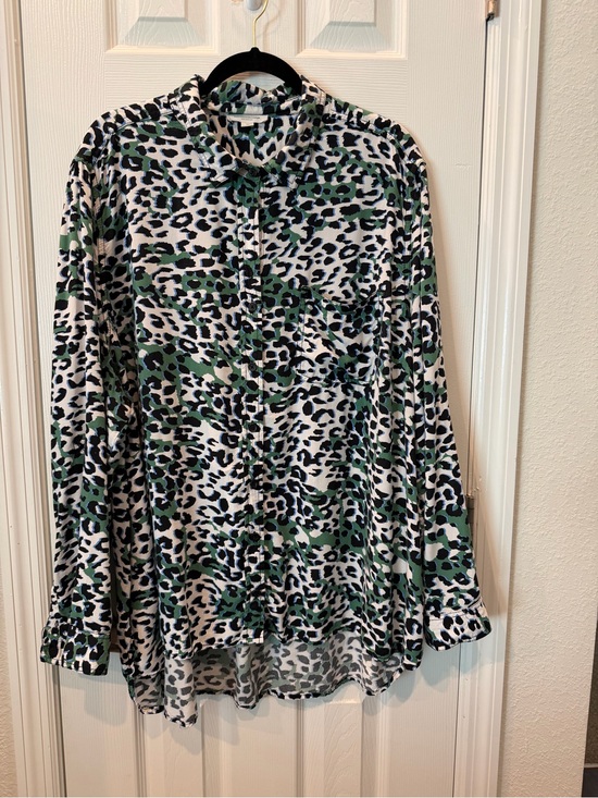 beachlunchlounge Tops - beachlunchlounge Green, Black & White Leopard Print Button-Down Blouse